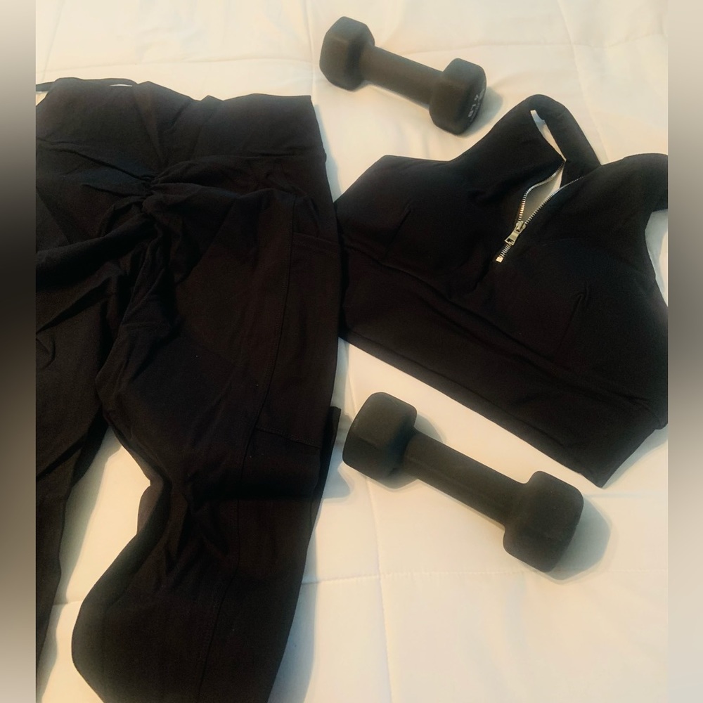 Work out work out !! Two set bra and leggings in black !